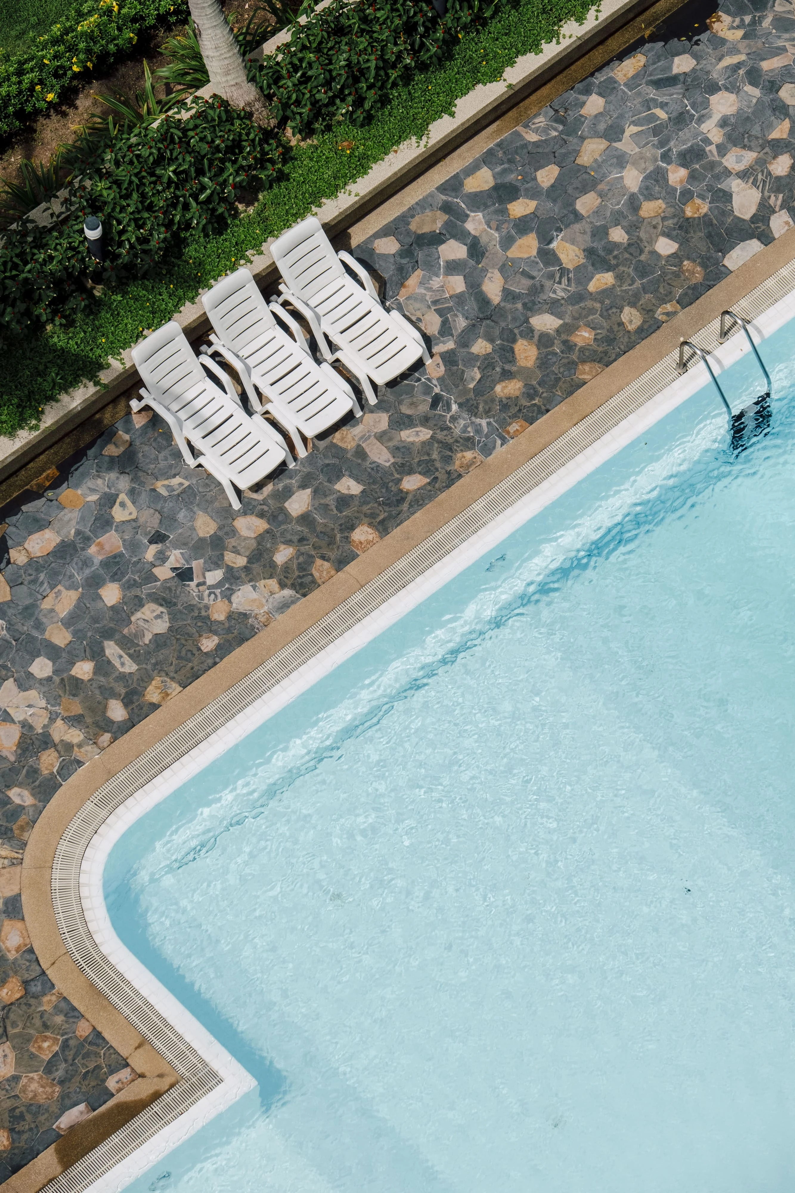 Pose de carrelage pour plages de piscine – ETC Carrelage, Hauts-de-France & Marne