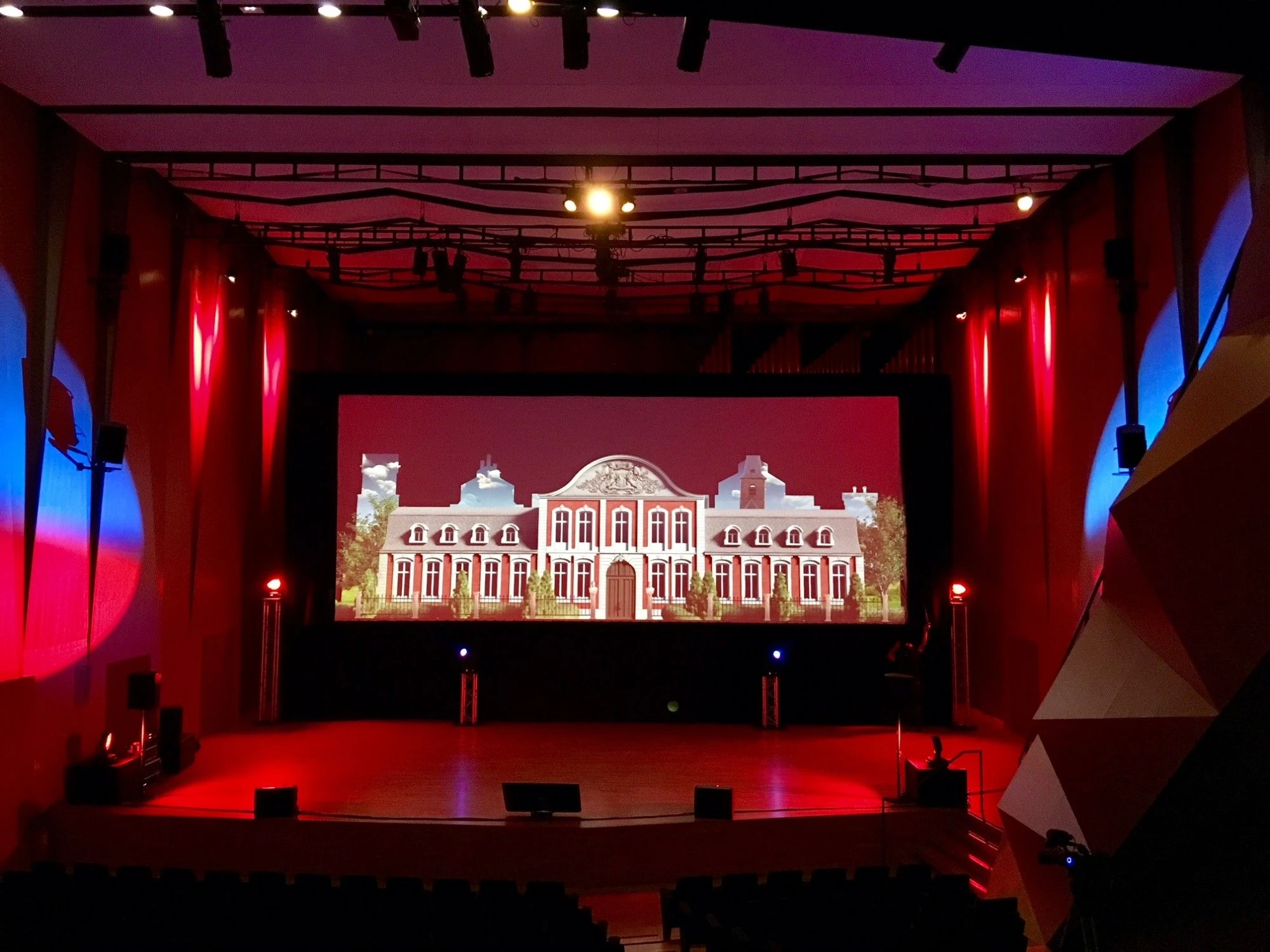 Location de vidéoprojecteur professionnel pour scène et événements partout en France – LMS