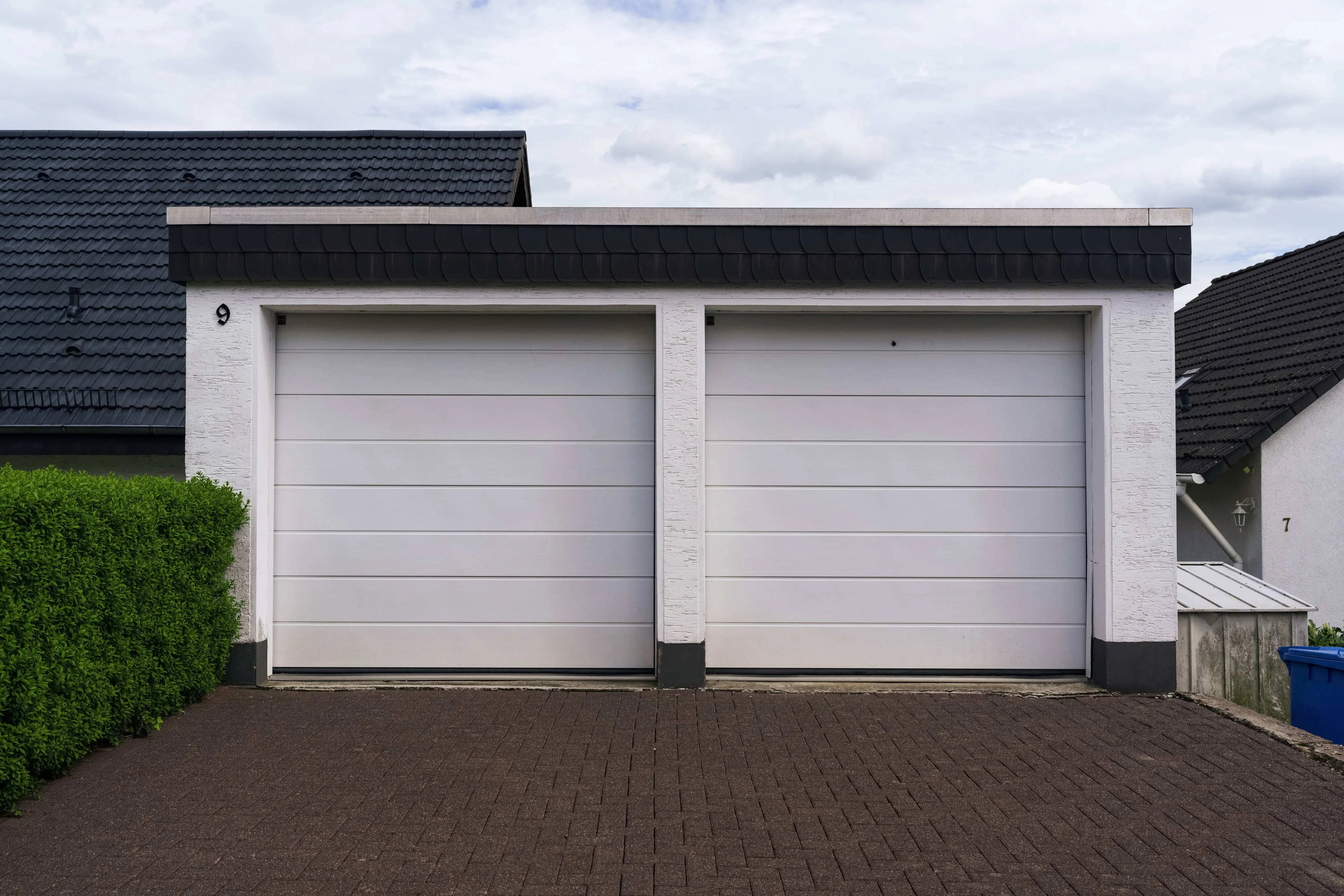 Fabrication et installation de portes de garage sur mesure dans l’Aisne – Ferm’Pro