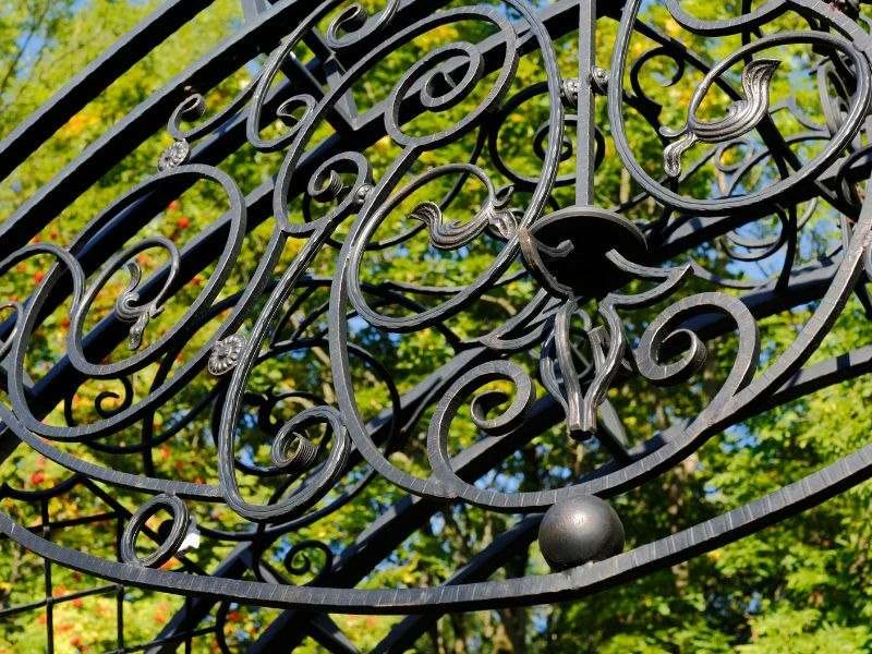 Éléments décoratifs et ouvrages de ferronnerie d’art – ASM à Villers-Cotterêts