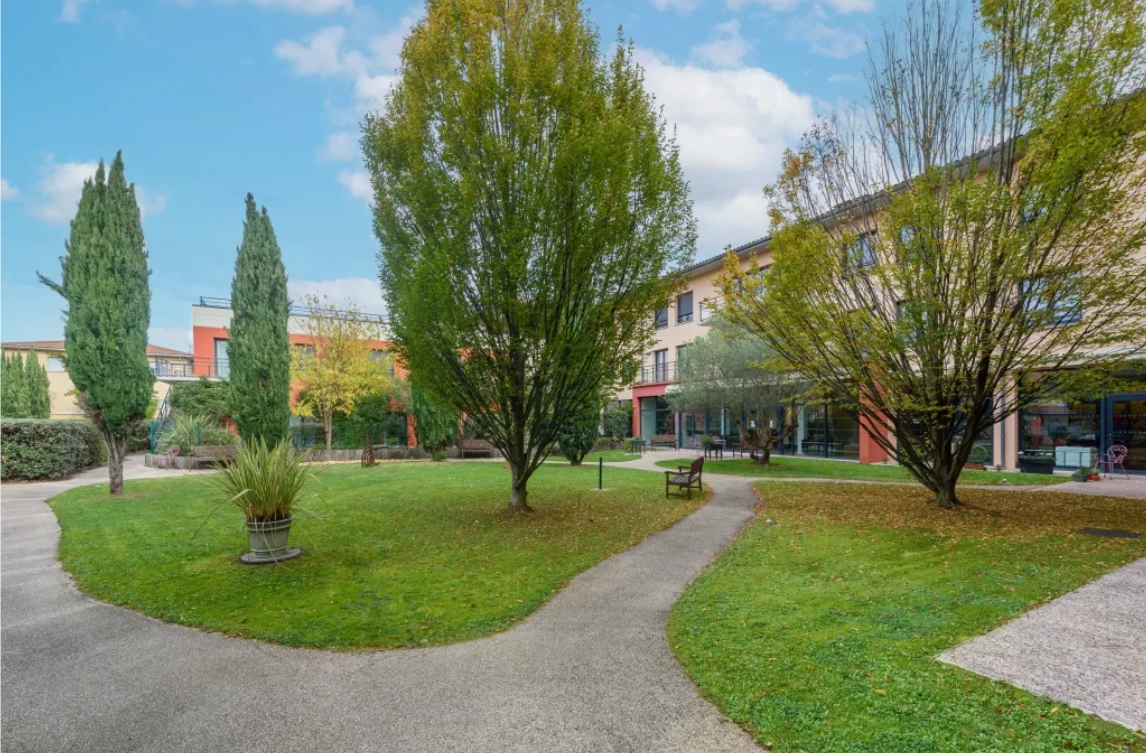 Investissement en chambre médicalisée en EHPAD au loyer de 640 € garanti net d'impôt pour la retraite complémentaire.