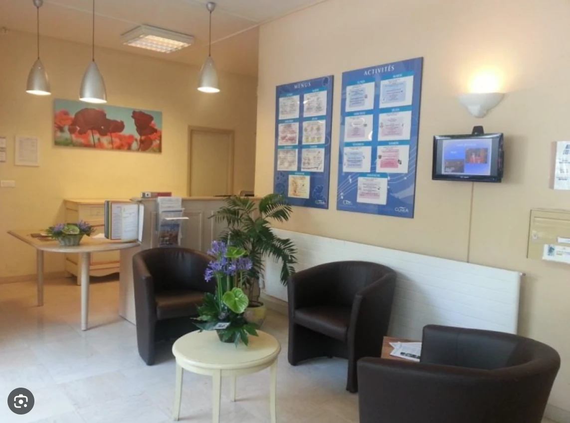 Investissement en chambre médicalisée en EHPAD au loyer de 353 € garanti net d'impôt pour la retraite complémentaire.