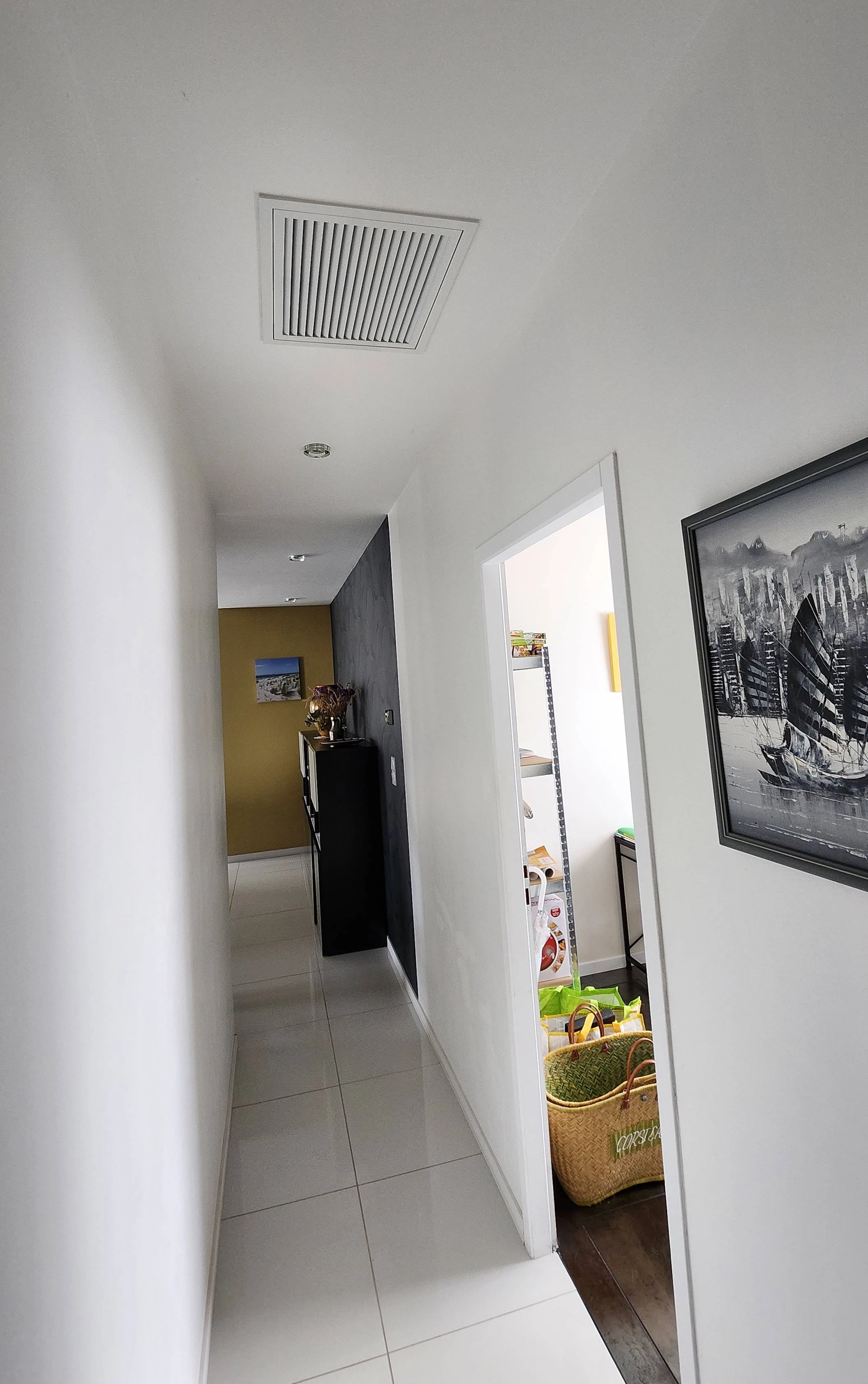 Installation d'une Pompe à chaleur air-air gainable (climatisation réversible) avec régulation zone par zone Koolnova