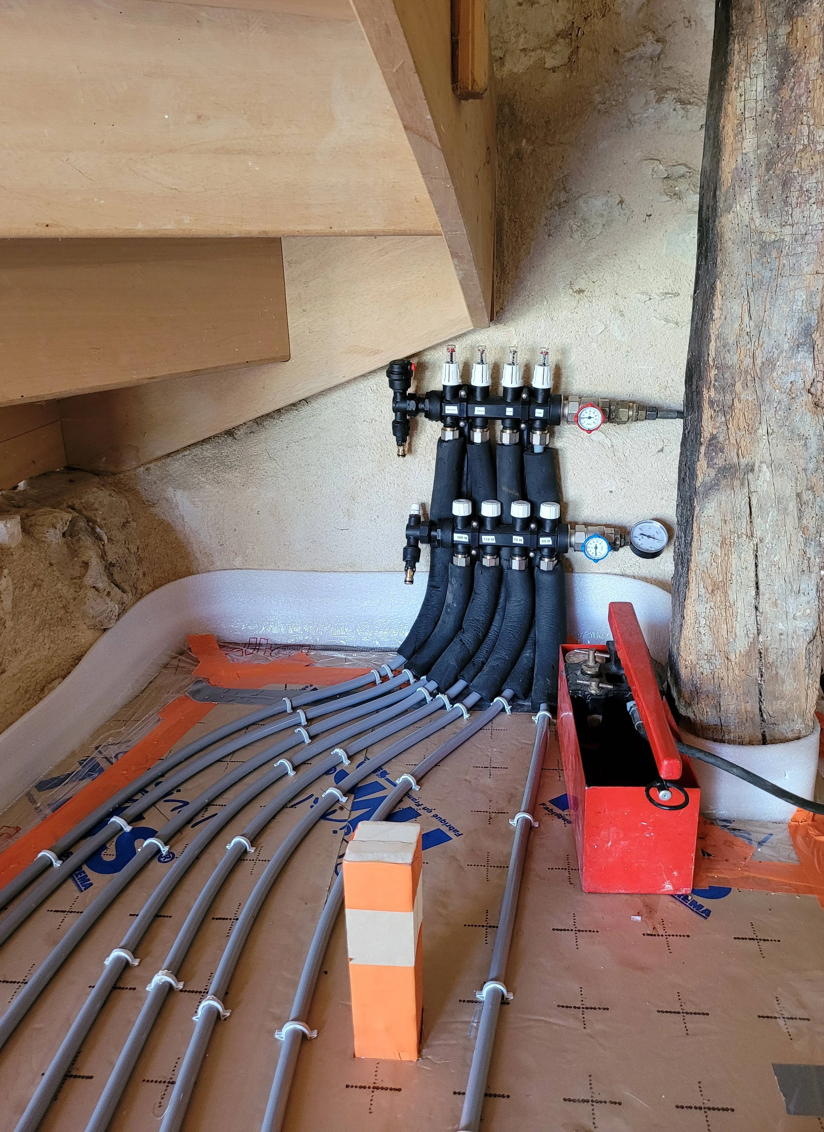 Installation d’un plancher chauffant et rafraîchissant