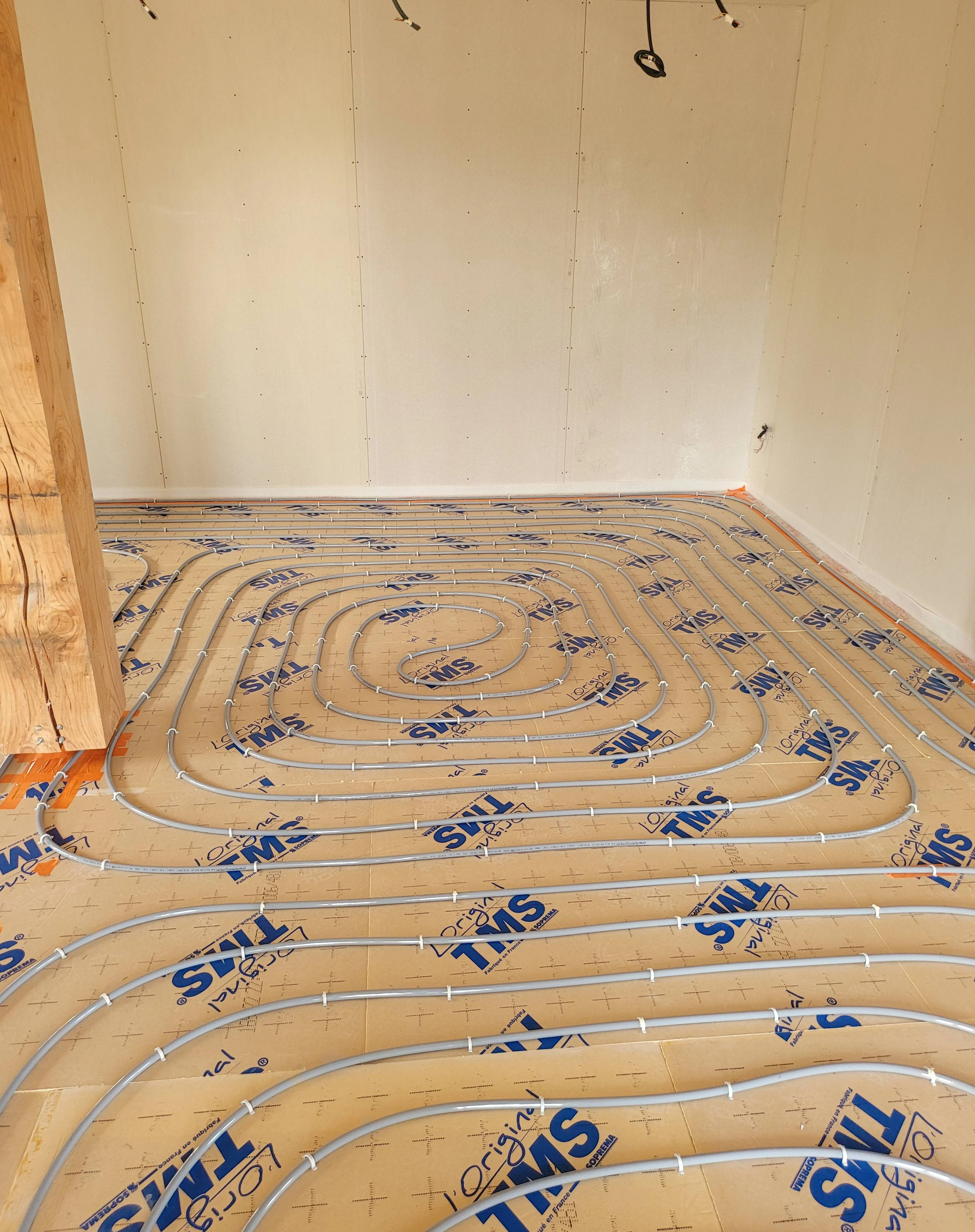 Installation d’un plancher chauffant et rafraîchissant