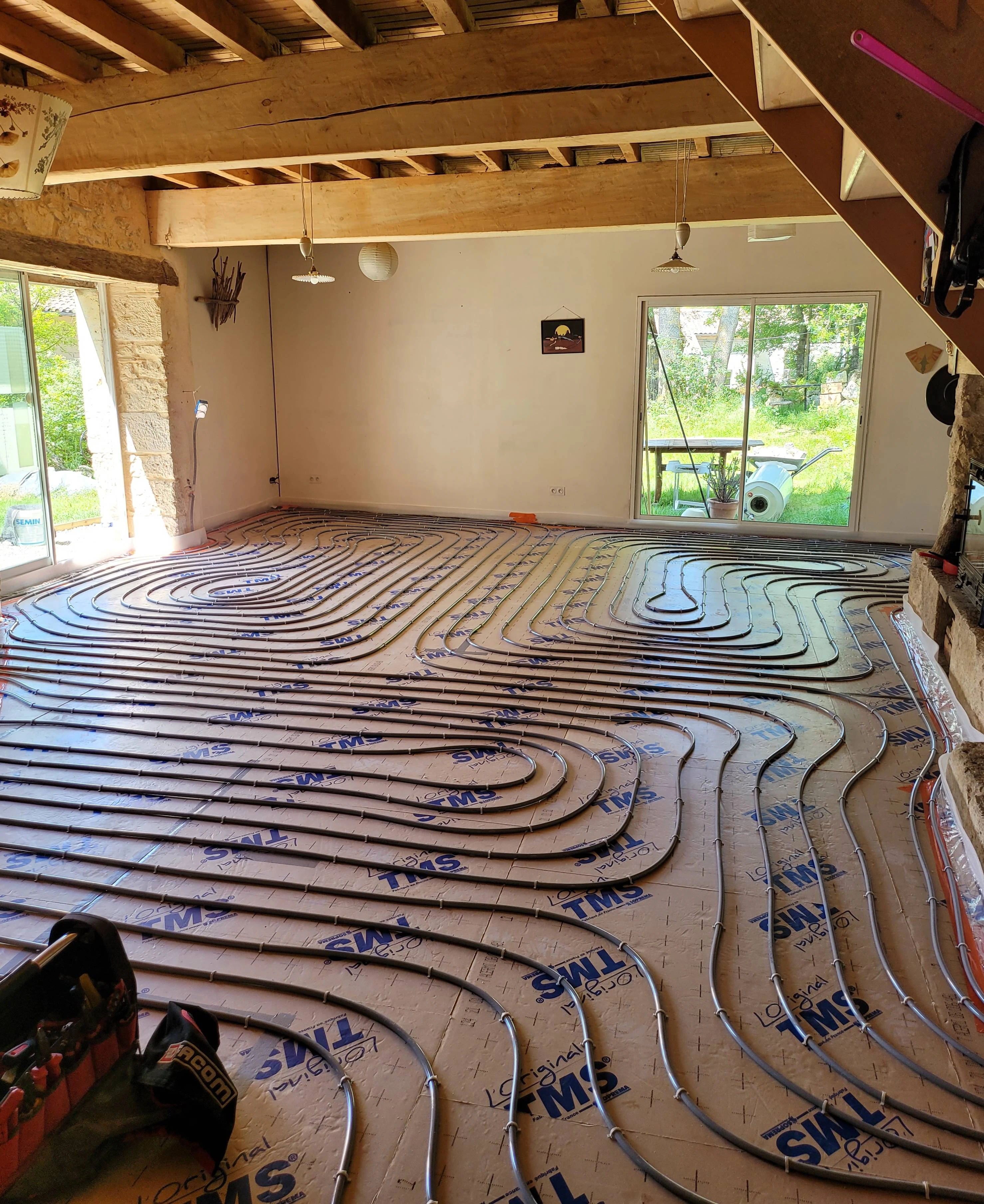 Installation d’un plancher chauffant et rafraîchissant