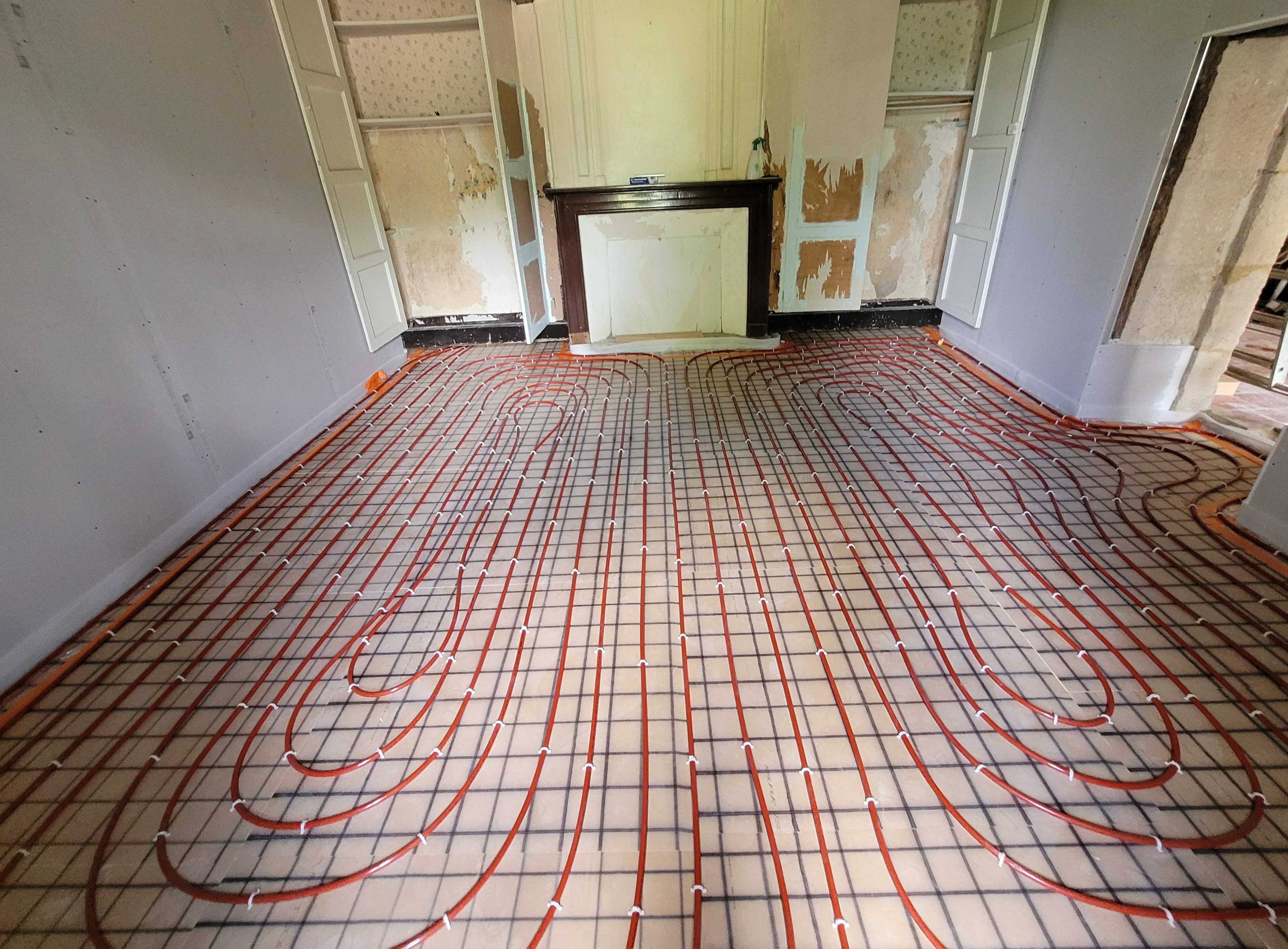 Installation d’un plancher chauffant et rafraîchissant