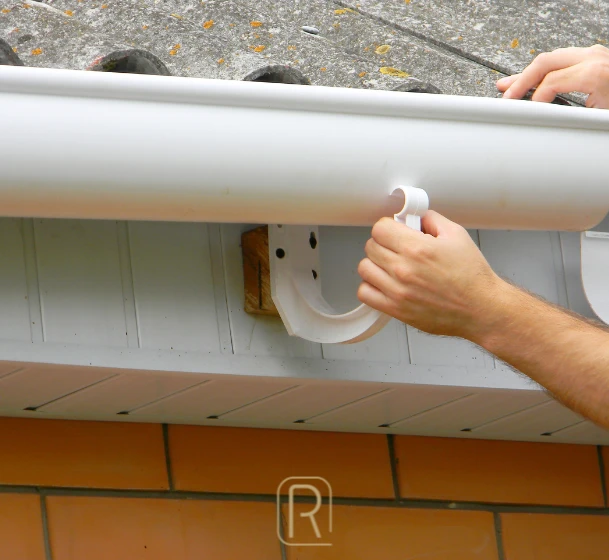 Installation de gouttières et descentes