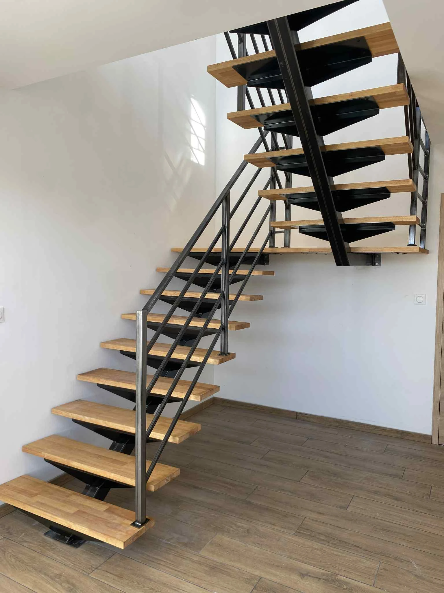 ESCALIERS METAL & BOIS SUR MESURE