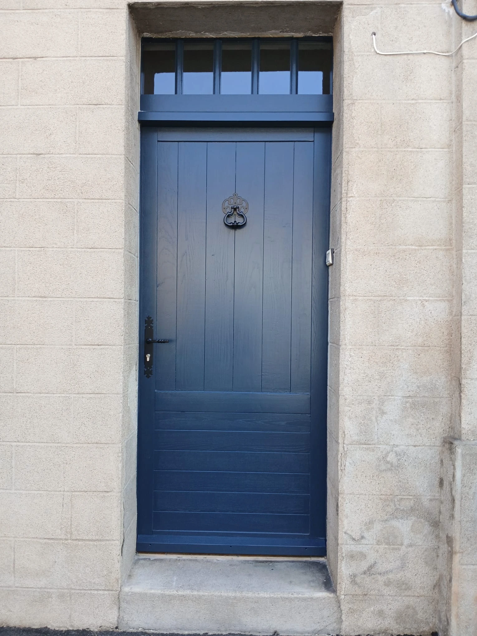 Porte d'entrée en bois massif