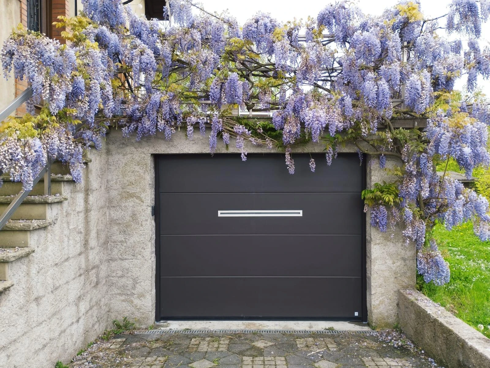 Porte de garage sectionnelle de la marque Soprofen