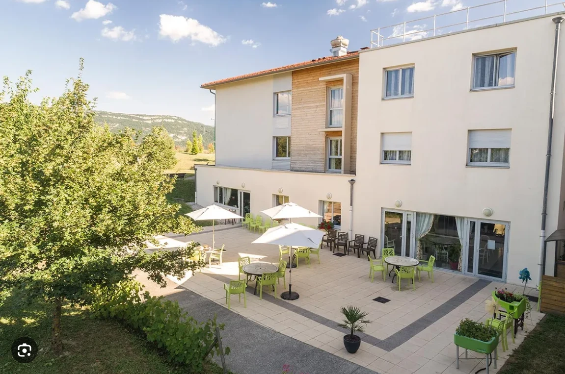 Investissement en chambre médicalisée en EHPAD au loyer de 708 € garanti net d'impôt pour la retraite complémentaire.