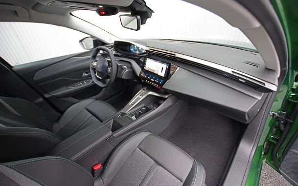 Peugeot 308 III PHEV 225 E-EAT8 GToduit