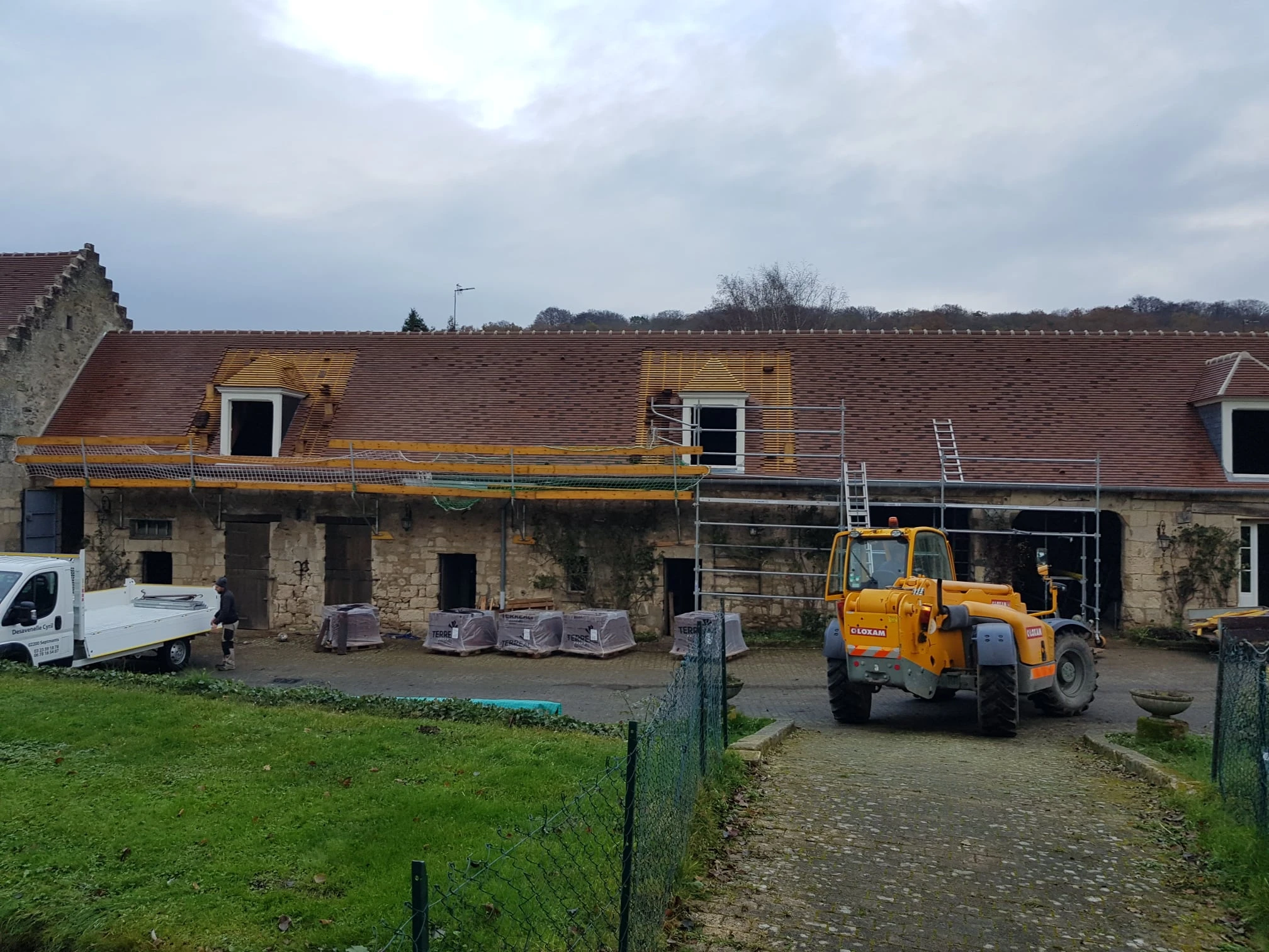 Toiture en tuiles plates et mécaniques dans l’Aisne – couvreur expérimenté