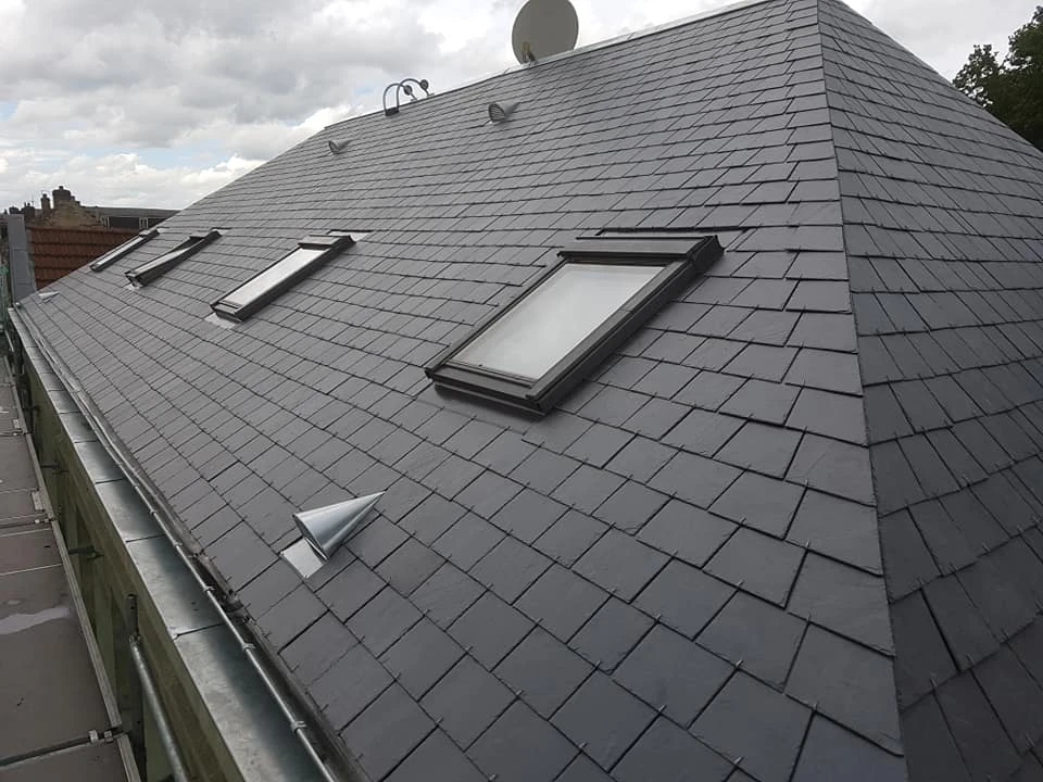 Installation et remplacement de fenêtres de toit Velux dans l’Aisne – couvreur expérimenté