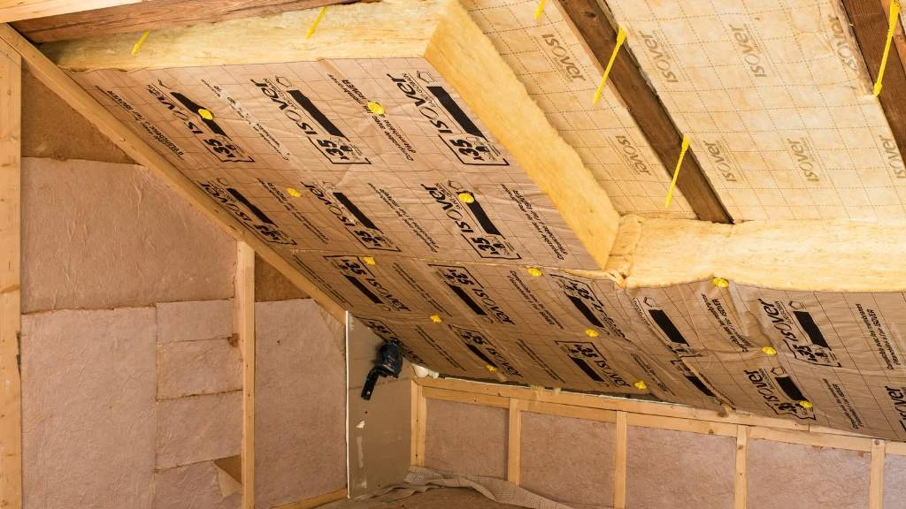 Isolation sous toiture en laine de roche dans l’Aisne – couvreur expérimenté