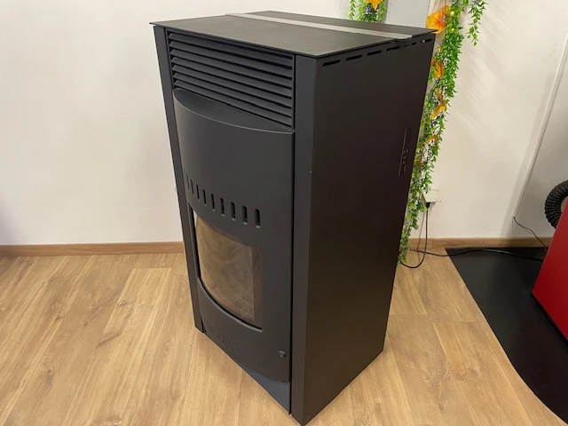 Poêle à Granulés Wodtke Topline New Motion avec thermostat avec la pose de l'appareil par nos soin après visite technique et devis complémentaire pour la main d'oeuvre et tubage, secteur LURE VESOUL BELFORT MONTBELIARD.