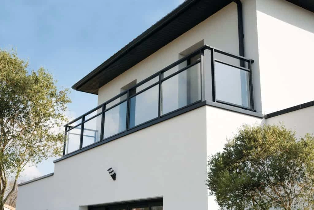 Garde-corps DC Production – Sécurité, design et personnalisation sur mesure