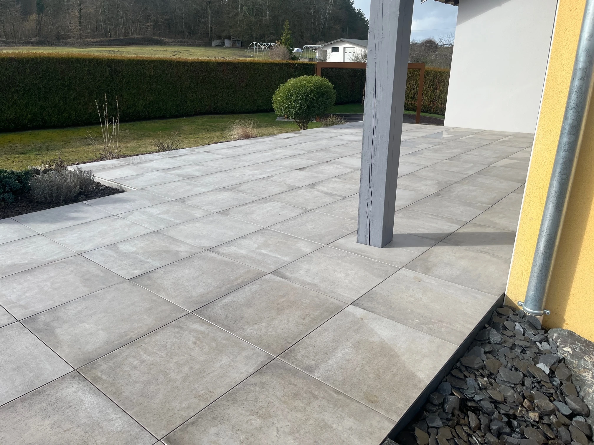 Terrasse bois et suspendue, céramique, pierre naturelle...