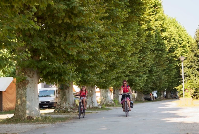 Emplacement avec électricité pour vélo