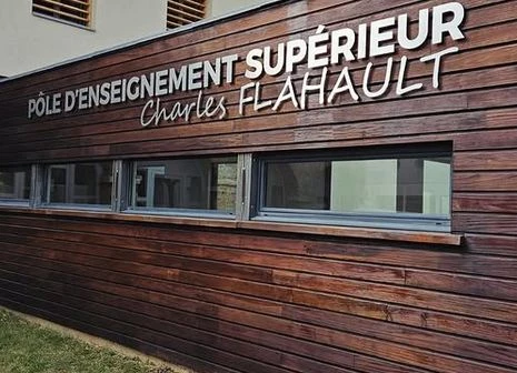 Lettrage personnalisé en pvc blanc de trois épaisseurs (10 mm / 19mm/ 30 mm)