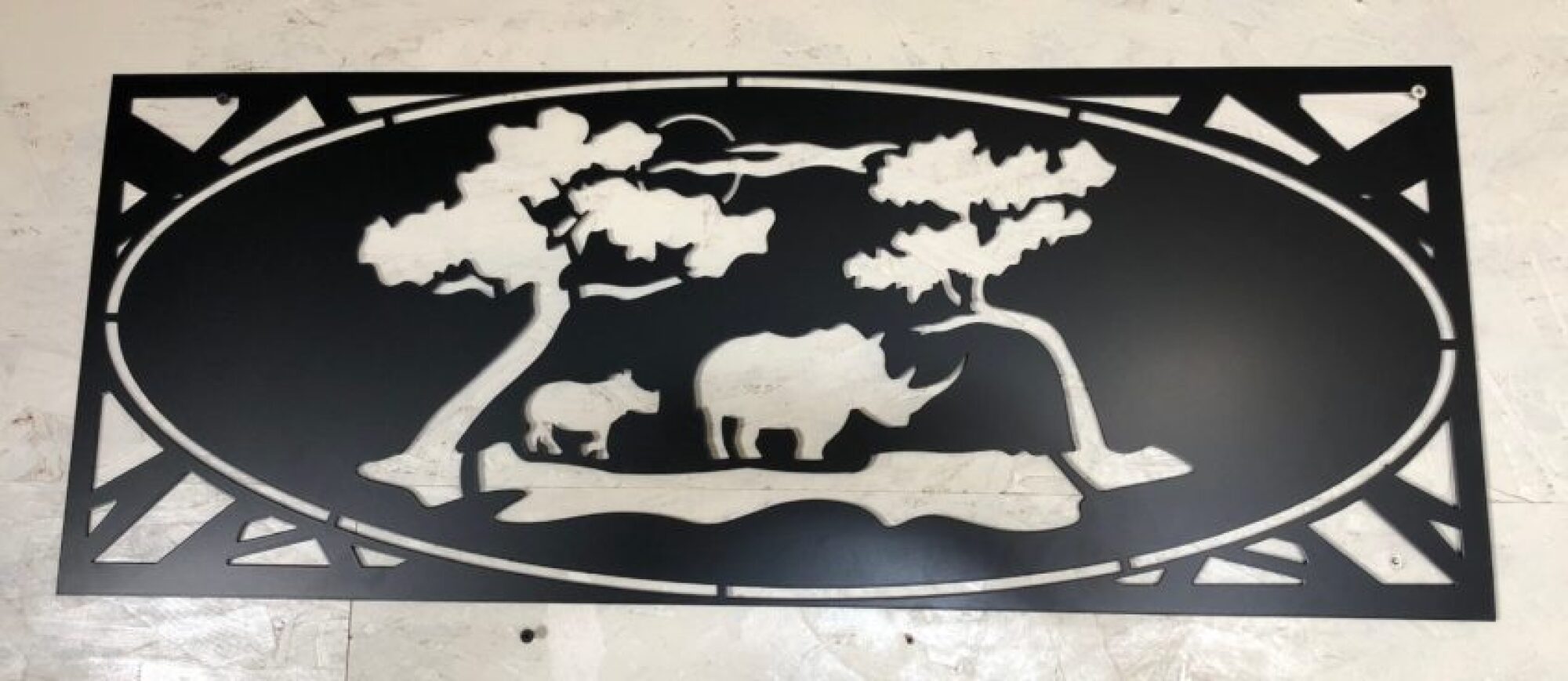 Applique murale décorative Rhinocéros en acier peint