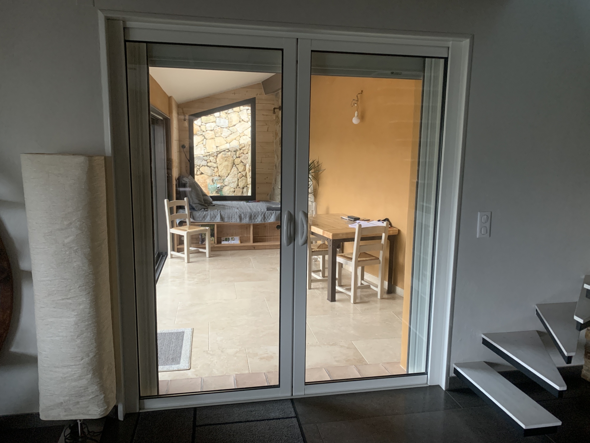 Fenêtre aluminium à galandage