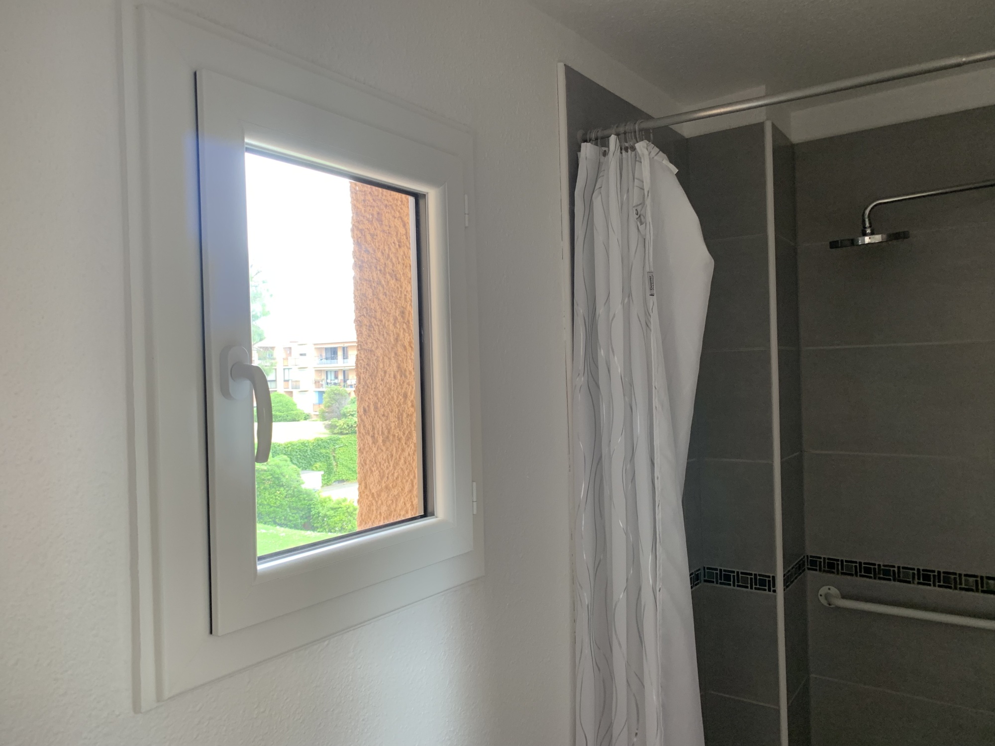 Fenêtre PVC ouvrant à la française