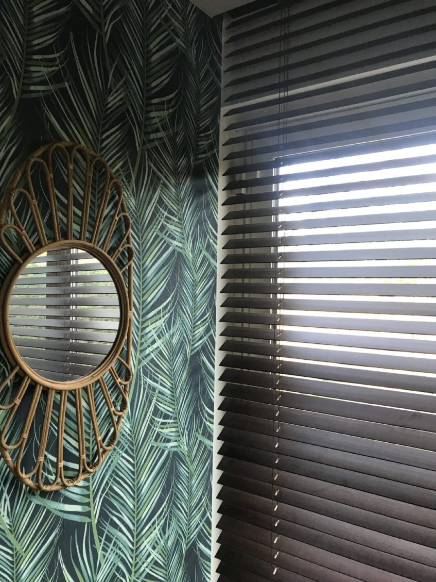 Installation store intérieur vénitien sur mesure