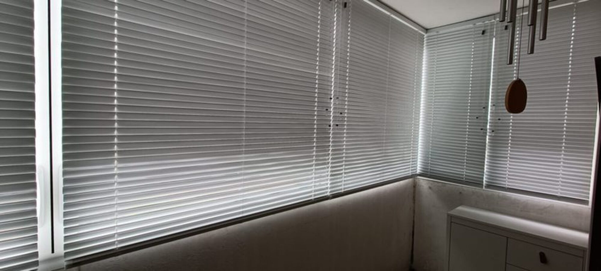 Installation store intérieur vénitien sur mesure