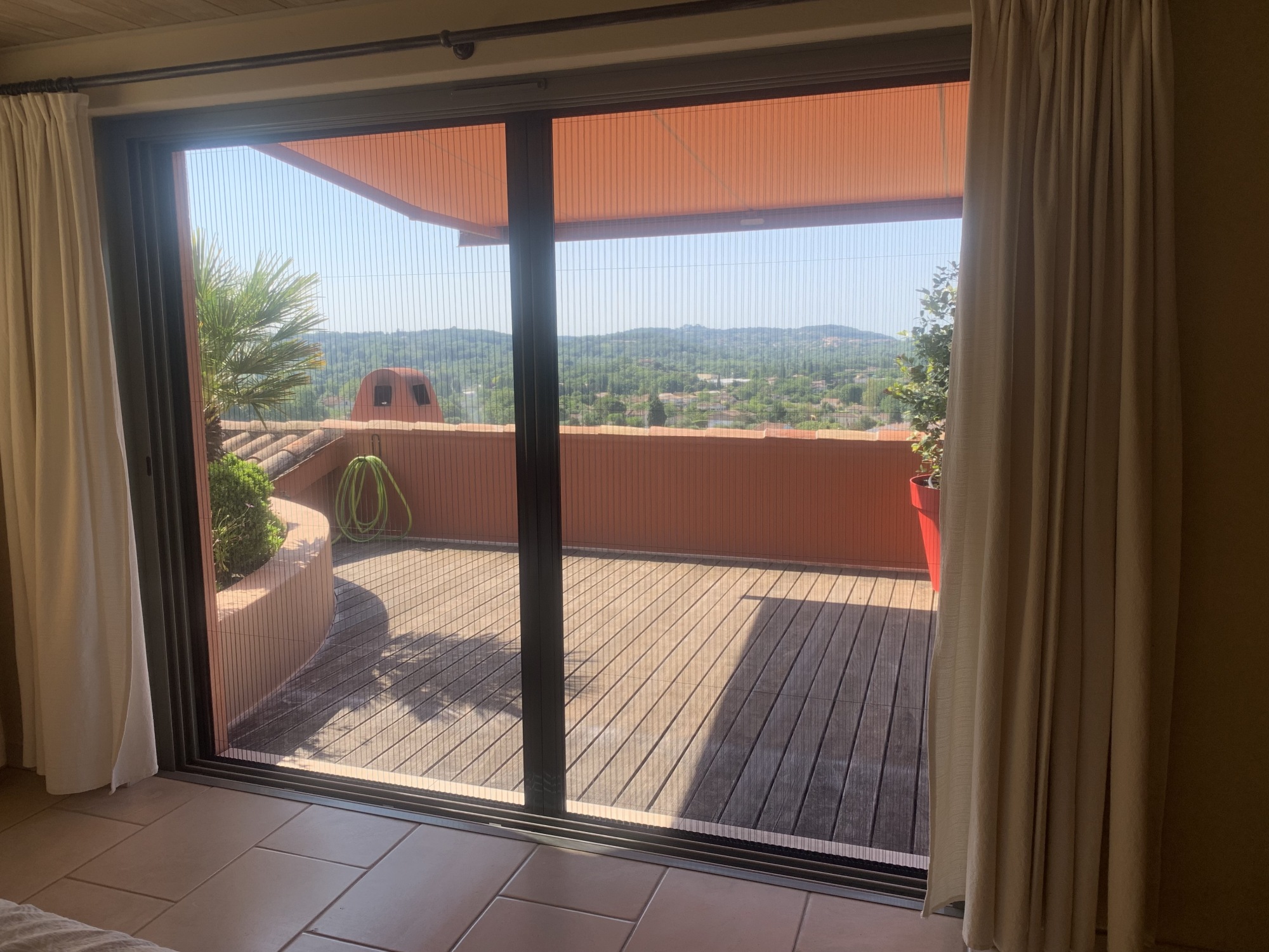 Moustiquaire plissée latérale