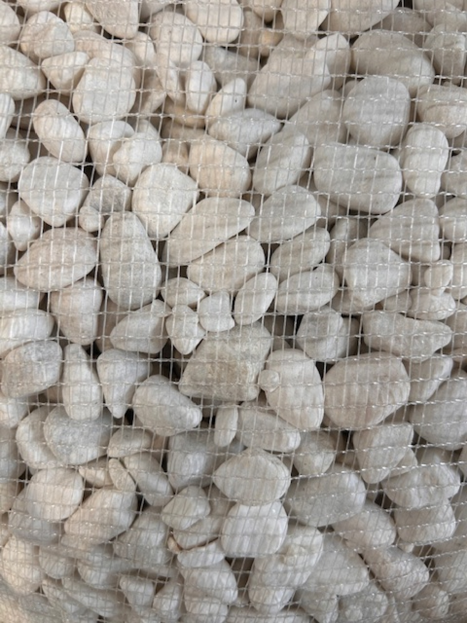 Paillage minéral : gravier blanc pur calibre 8/12