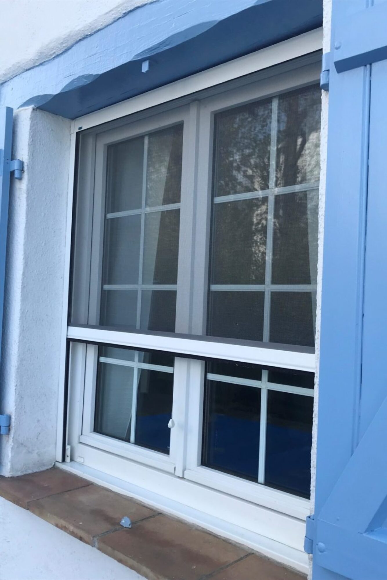 Pose de moustiquaire enroulable sur mesure