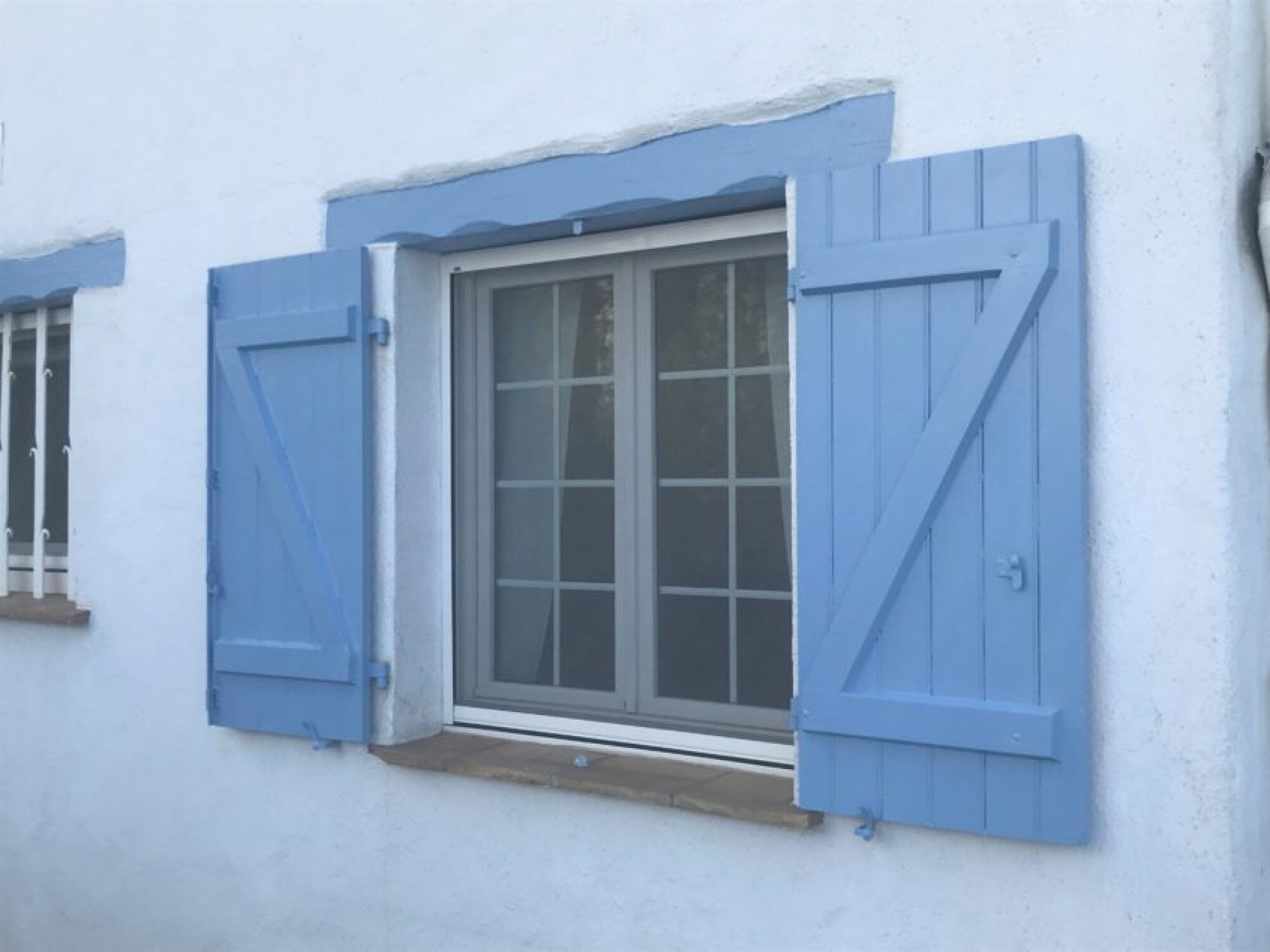 Pose de moustiquaire enroulable sur mesure