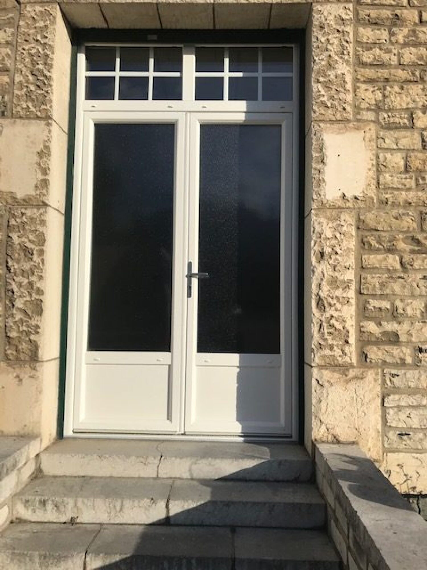 Pose de porte fenêtre pvc sur mesure