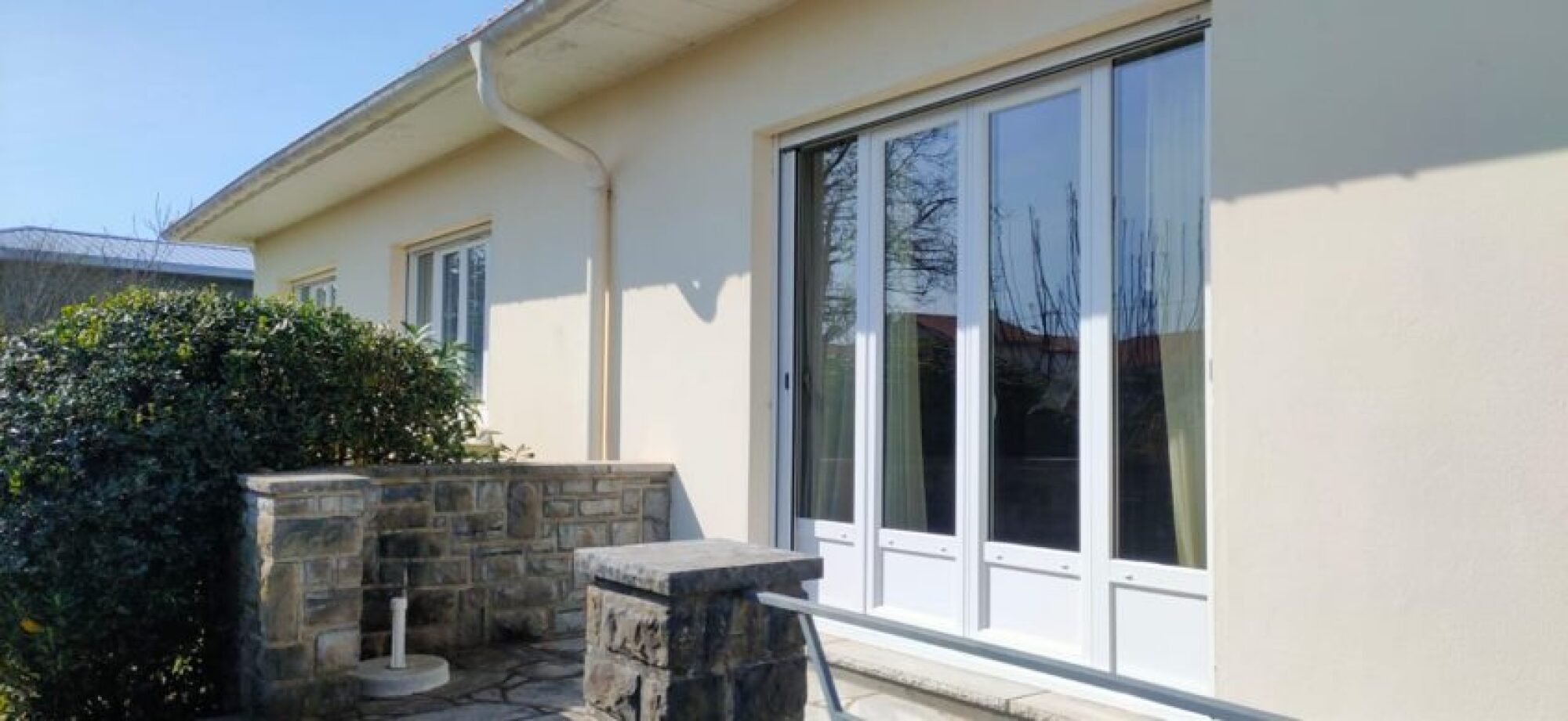 Pose de porte fenêtre pvc sur mesure