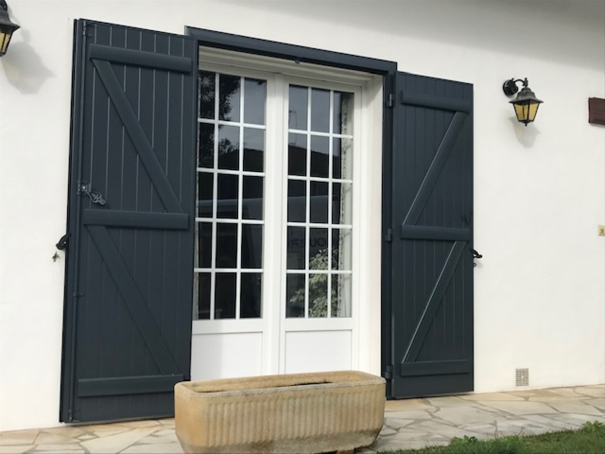 Pose de volets battants aluminium ou bois