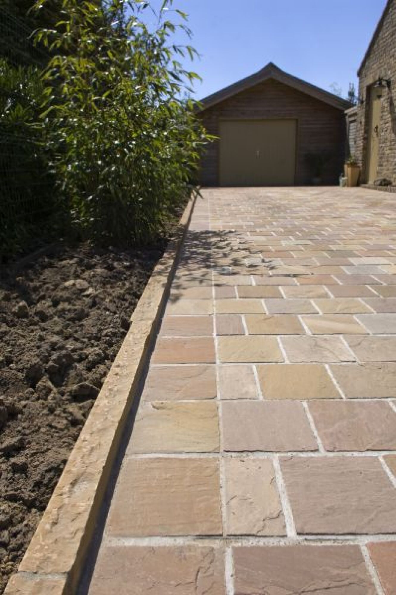 Bordure en pierre naturelle