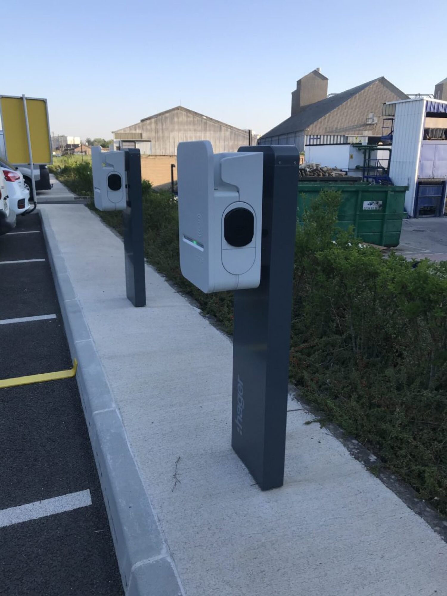 Borne de recharge pour voitures électriques