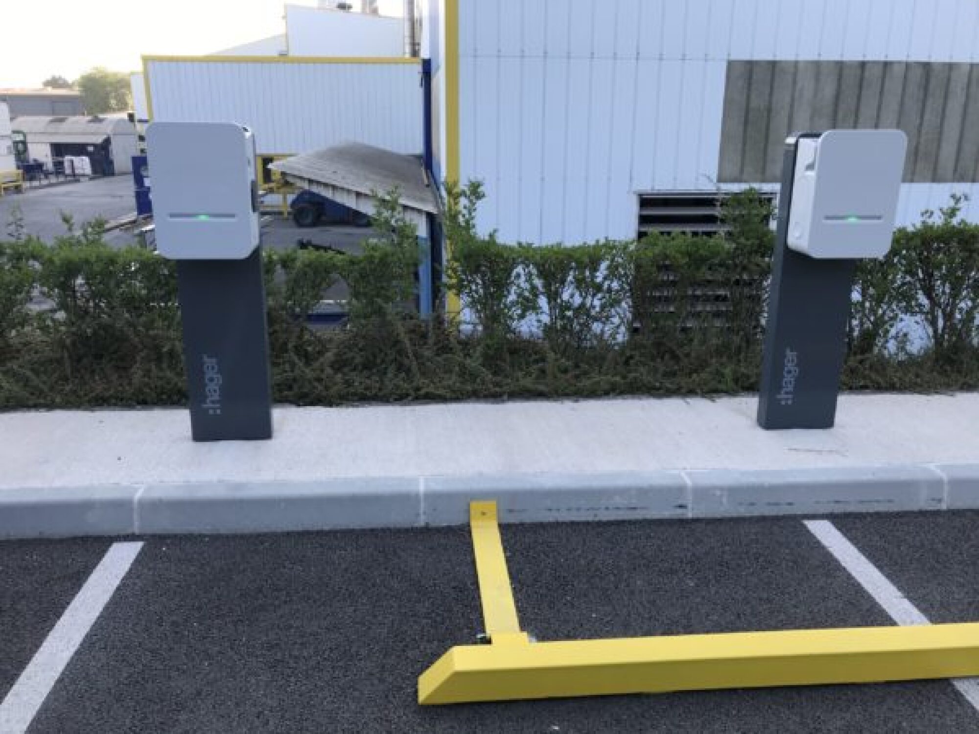 Borne de recharge pour voitures électriques