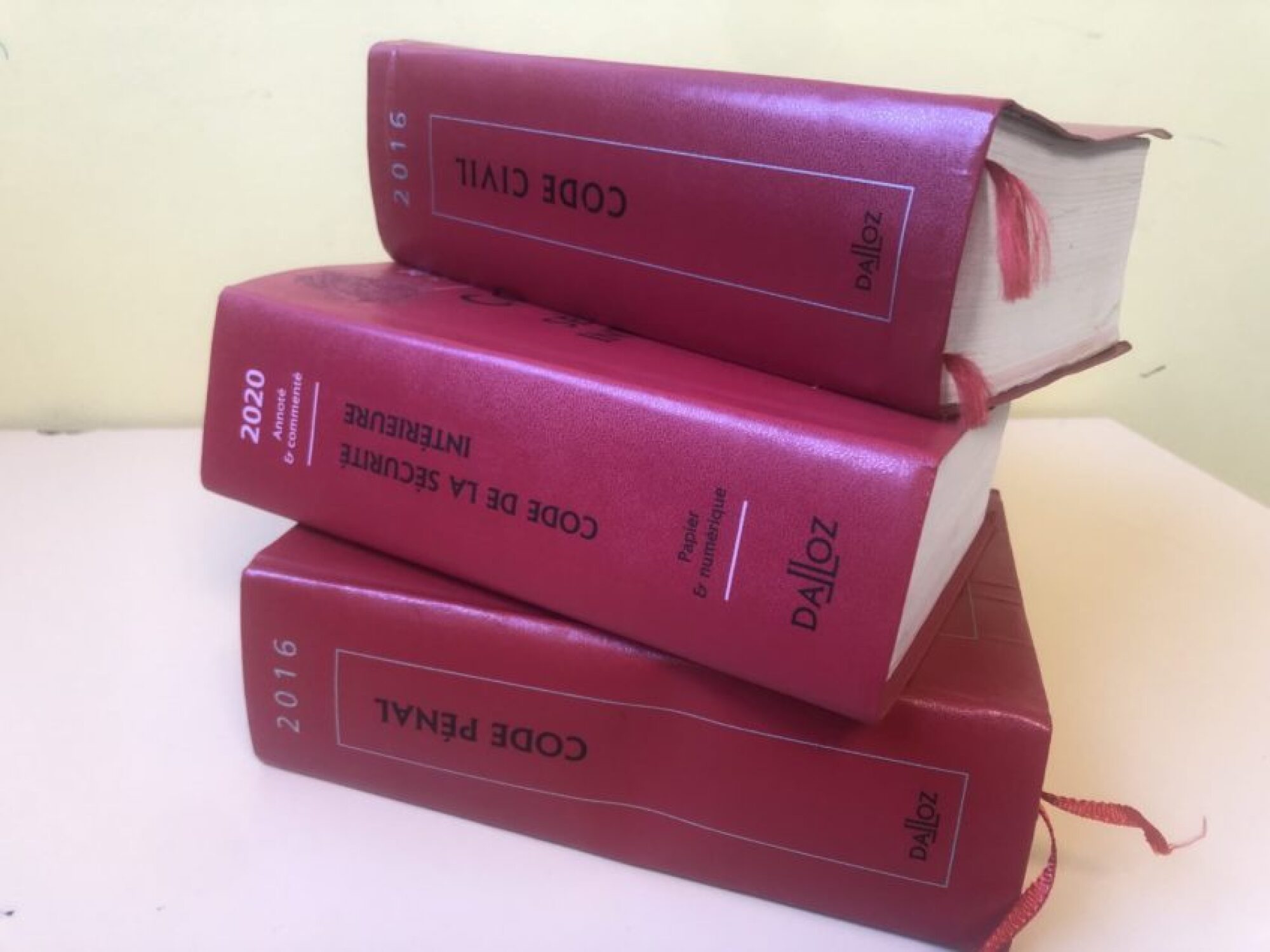 Constats factuels et remise de rapport recevable en justice