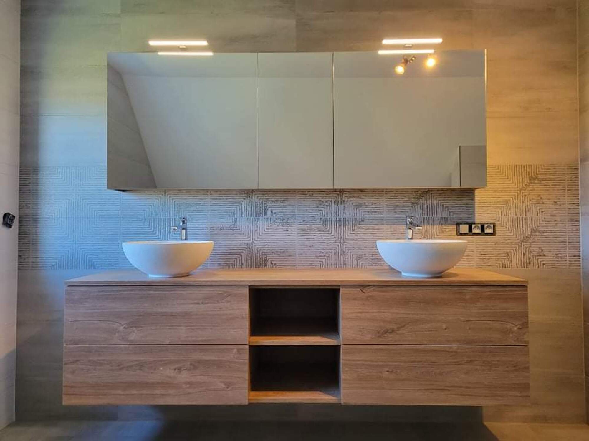 Création sur mesure meuble de salle de bain