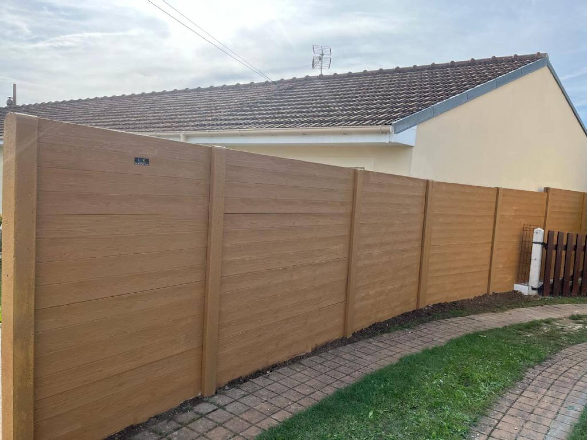 Fourniture et pose de clôtures béton