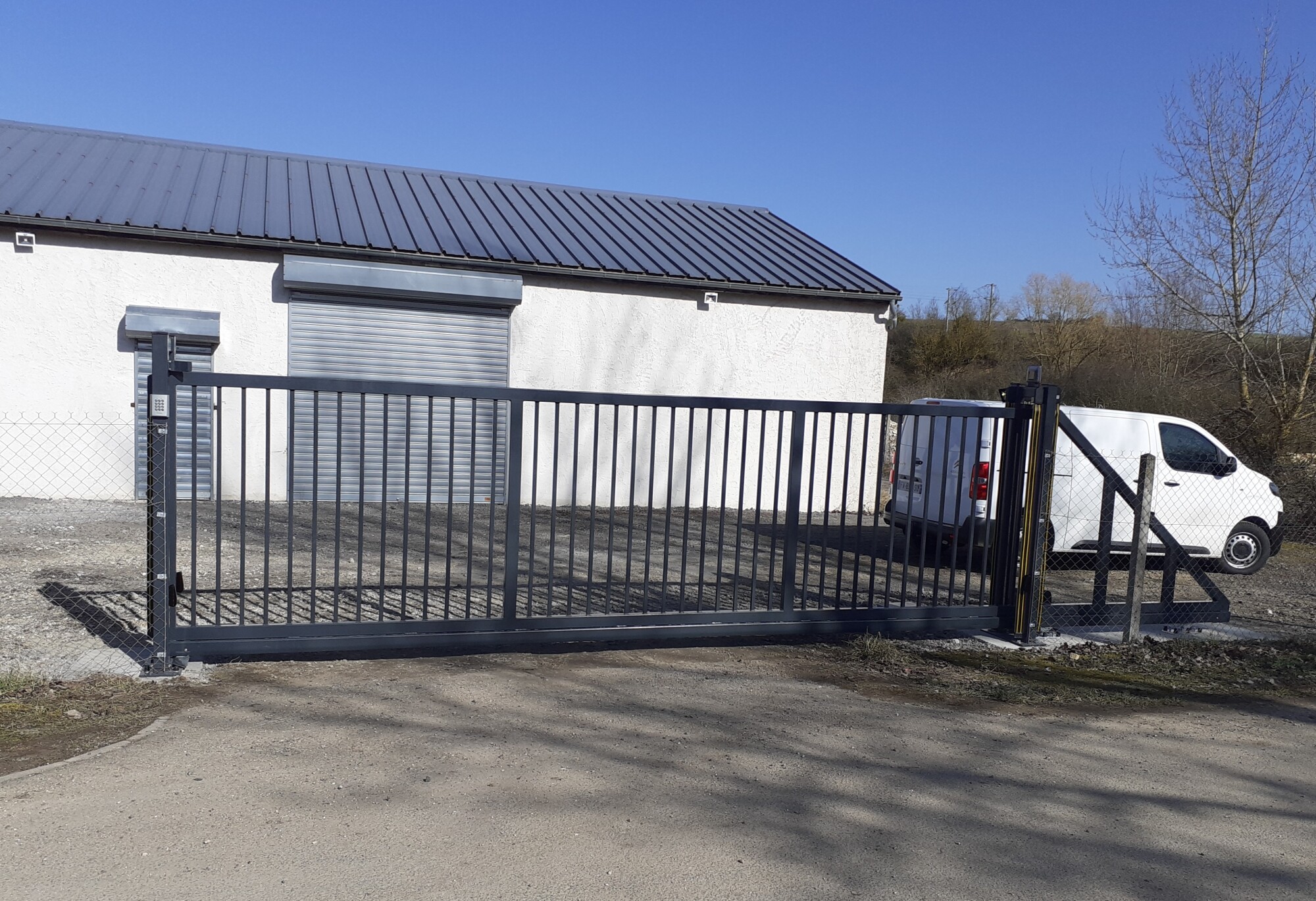 Fourniture et pose de portails industriels