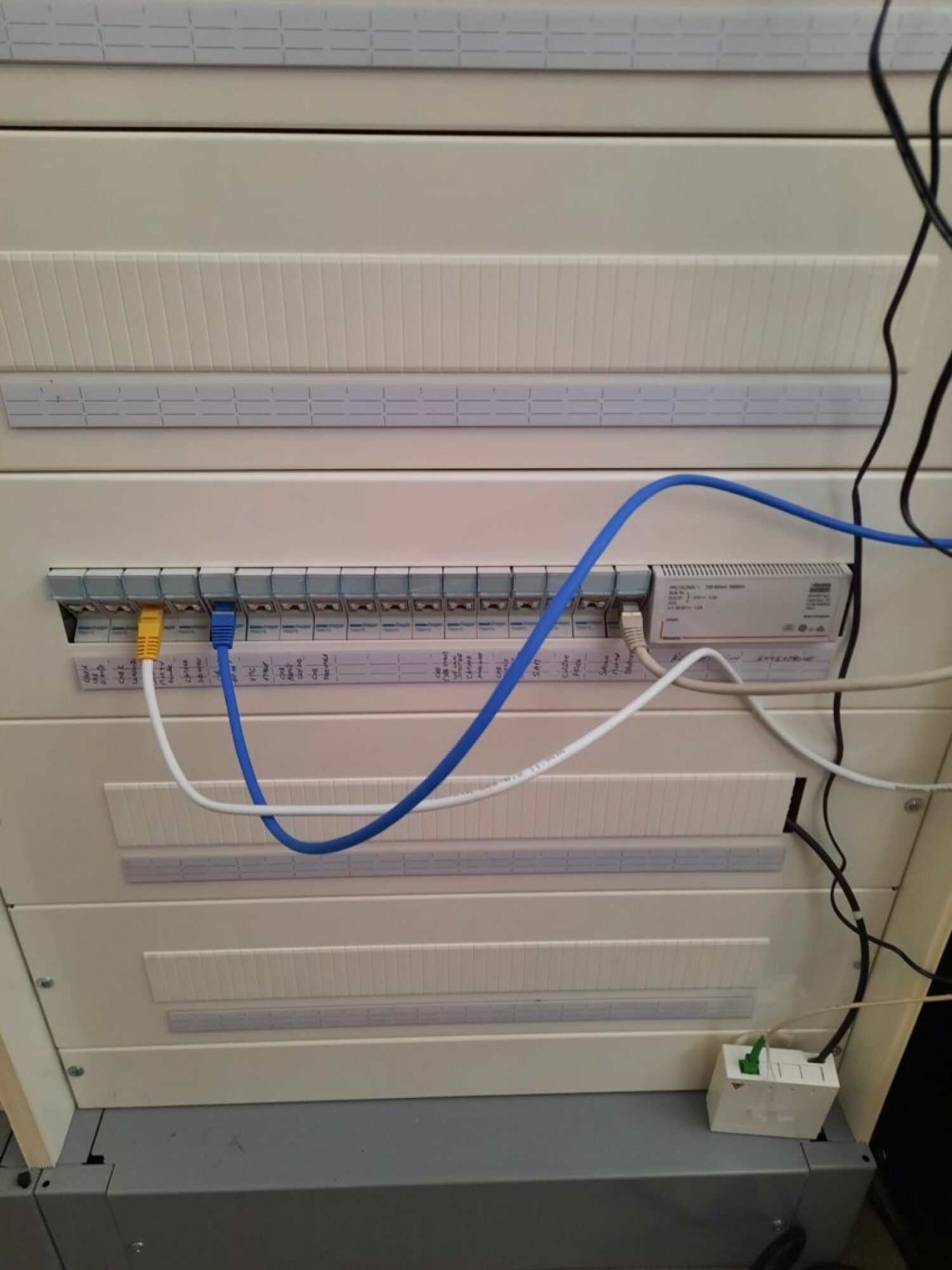 Fourniture et pose de prise RJ45, câble informatique