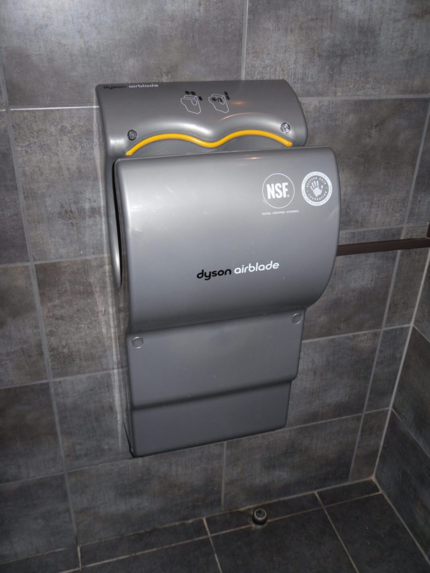 Fourniture et pose de sèche main Dyson