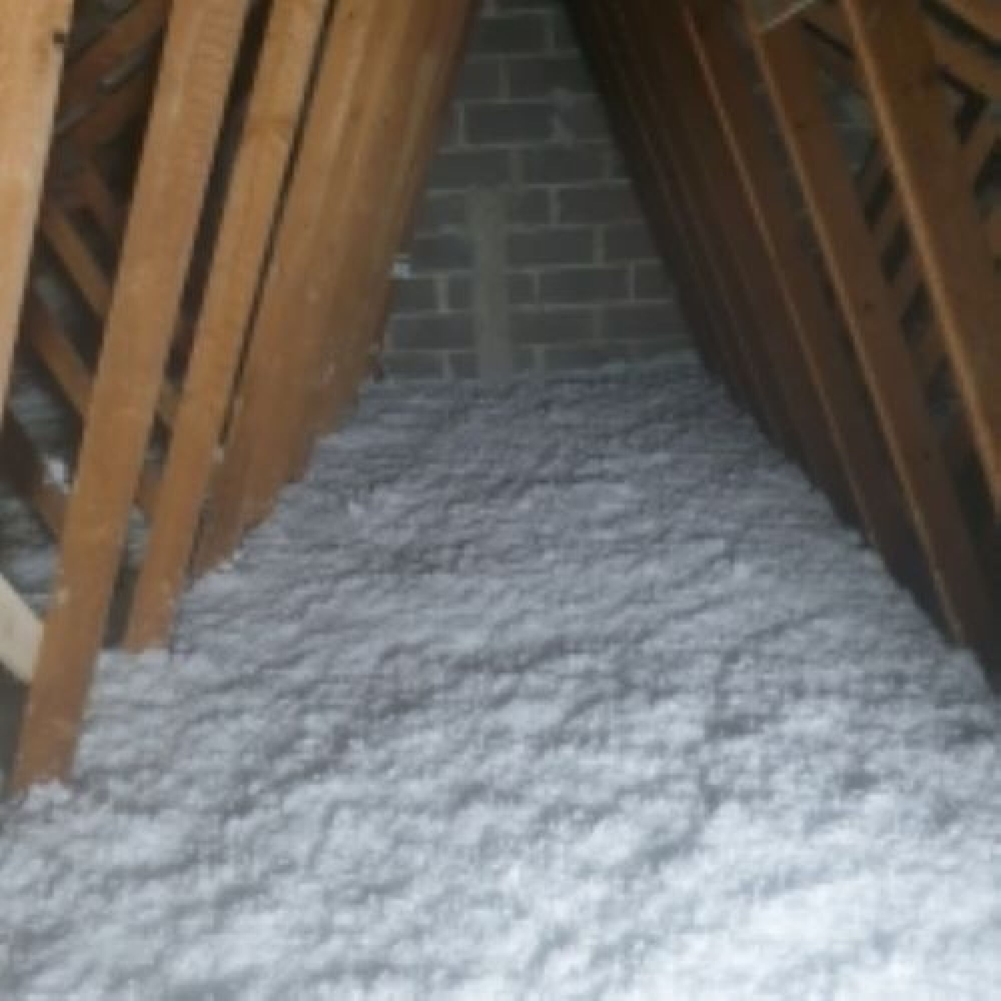 Isolation thermique des combles perdus par soufflage en laine de verre