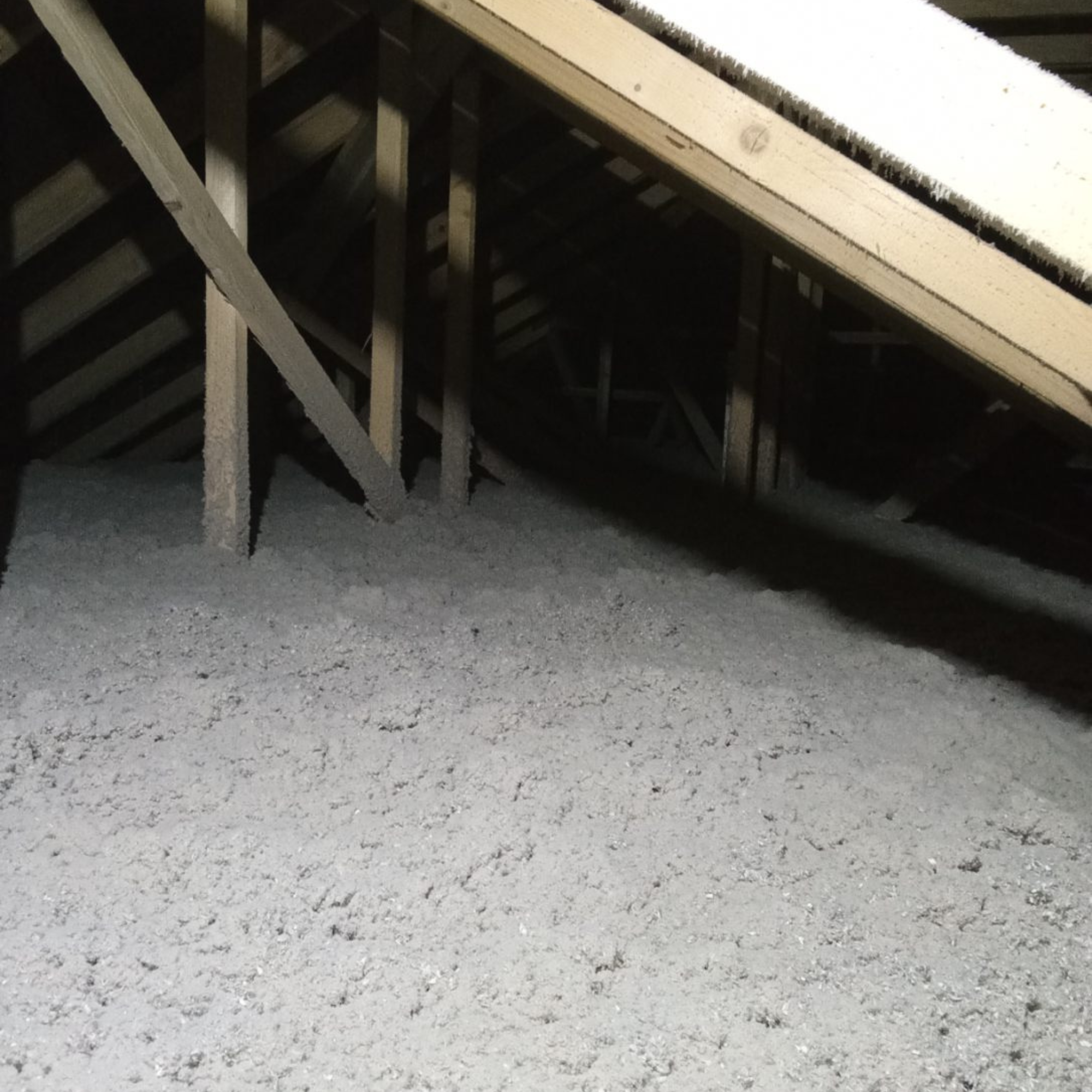 Isolation thermique des combles perdus par soufflage en ouate de cellulose