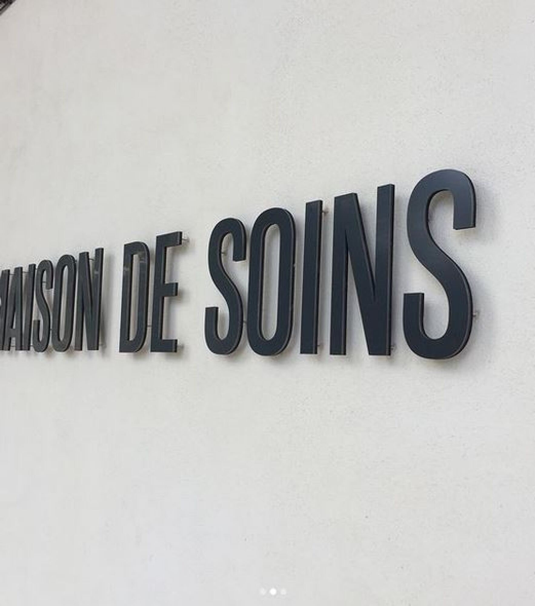 Lettrage personnalisé en pvc noire deux épaisseurs (10 mm / 19mm)