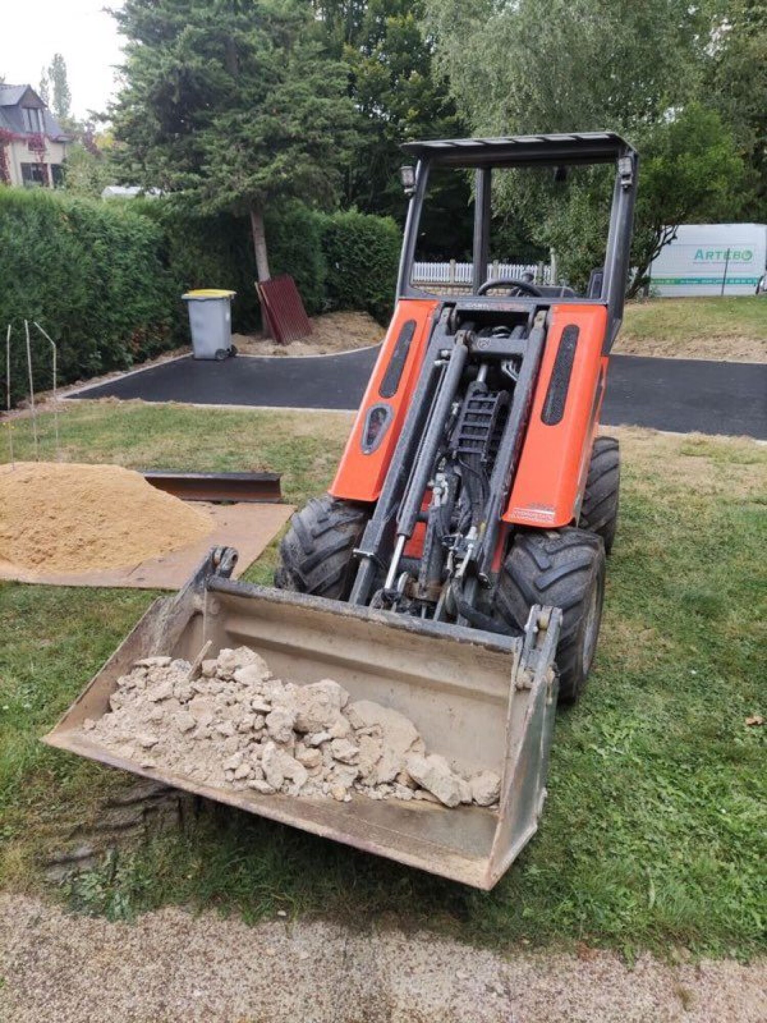 Location de mini chargeur avec chauffeur départ Liffré retour Liffré